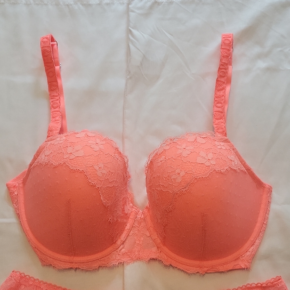 Victoria's Secret Coral Lace Bra With Matching Panties